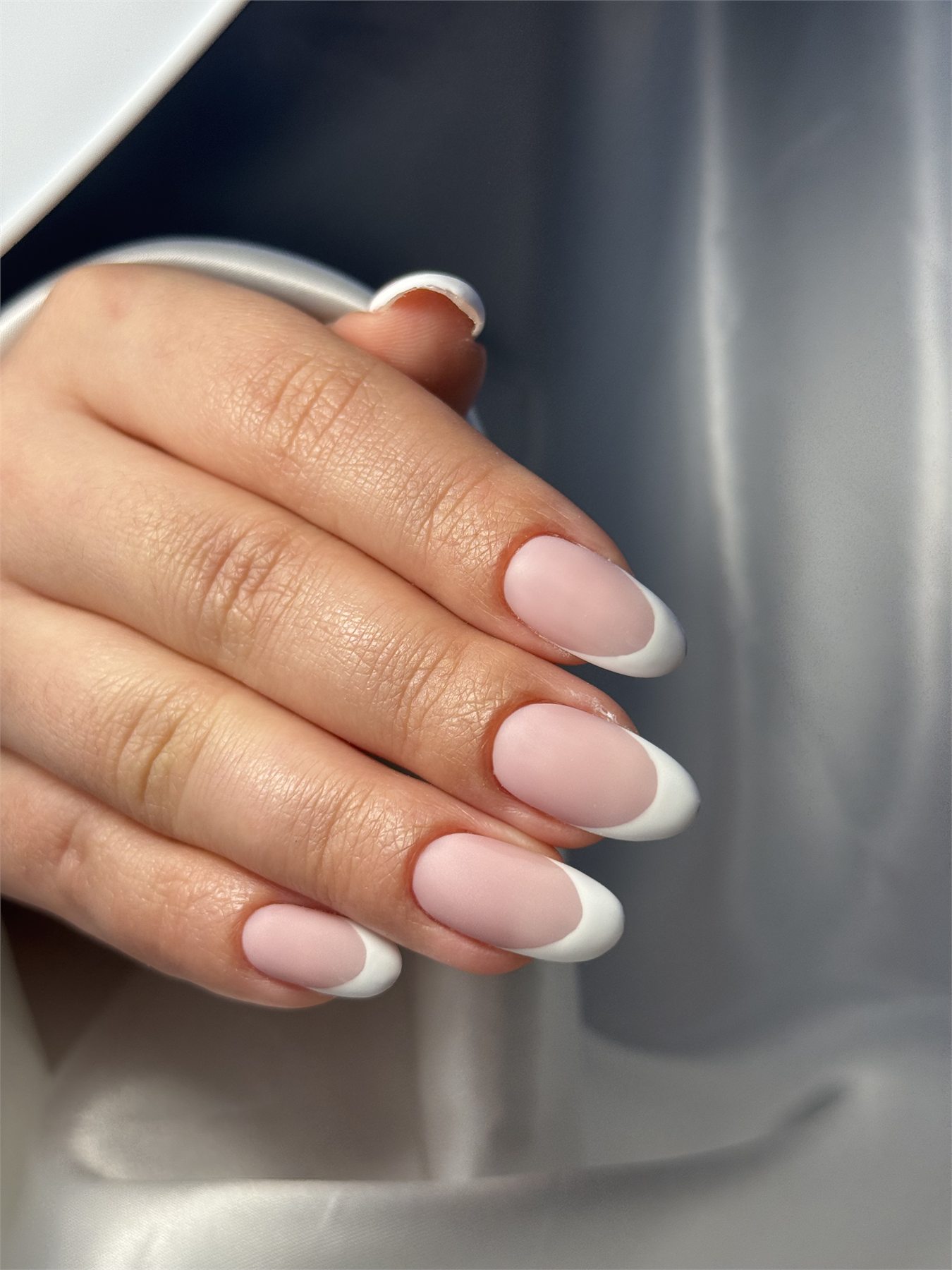 Visszafogott Nail Art részlet a Lumi Nails galériájából