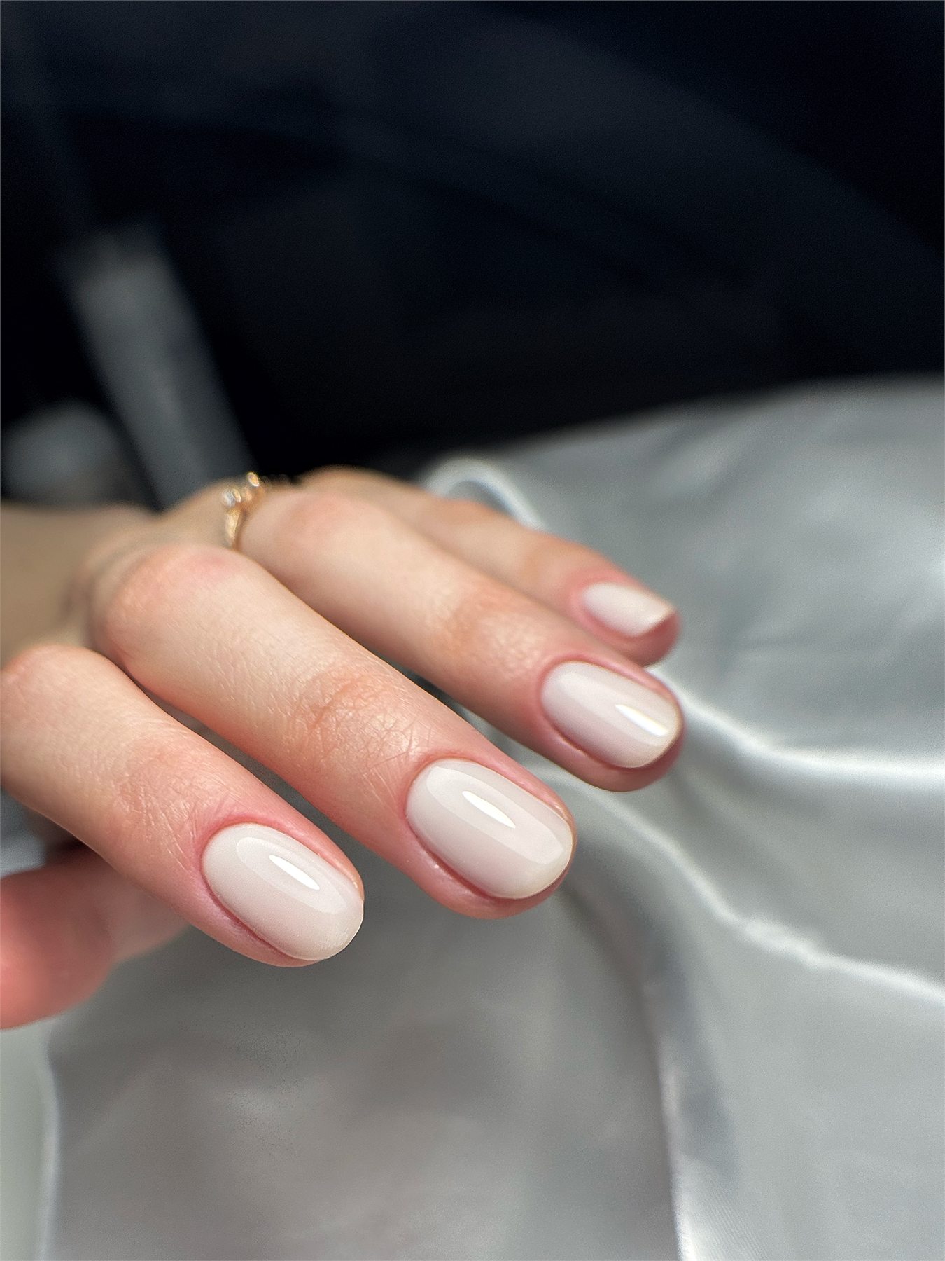 Elegáns díszített köröm a Lumi Nails munkái közül